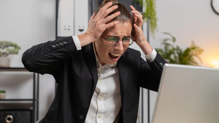 The 7 Sneaky Work Habits That Sabotage Your Raises