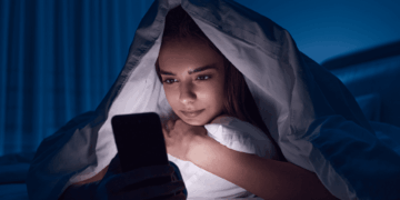 The 7 Unexpected Ways Your Screen Time Is Affecting Your Skin