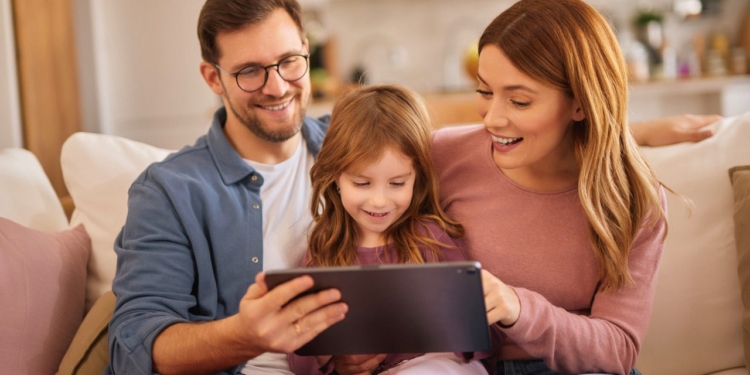 The 9 Screen-Time Rules That Are Actually Working for Modern Families