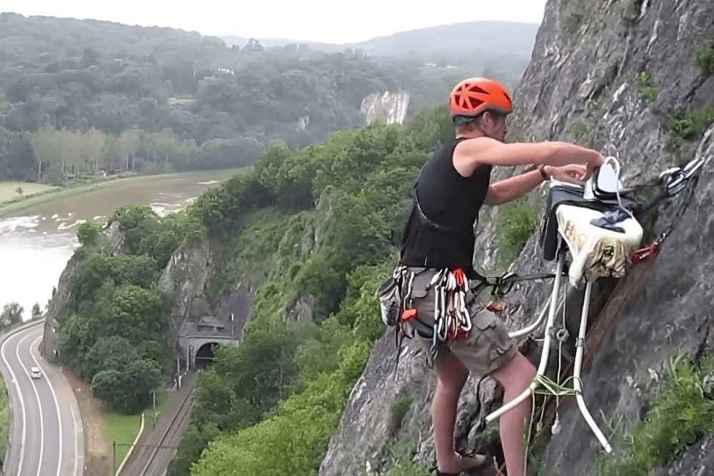 Extreme Ironing Enthusiasts