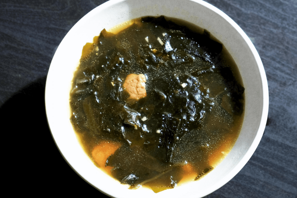 South Koreans Eat Seaweed Soup to Honor Their Mothers