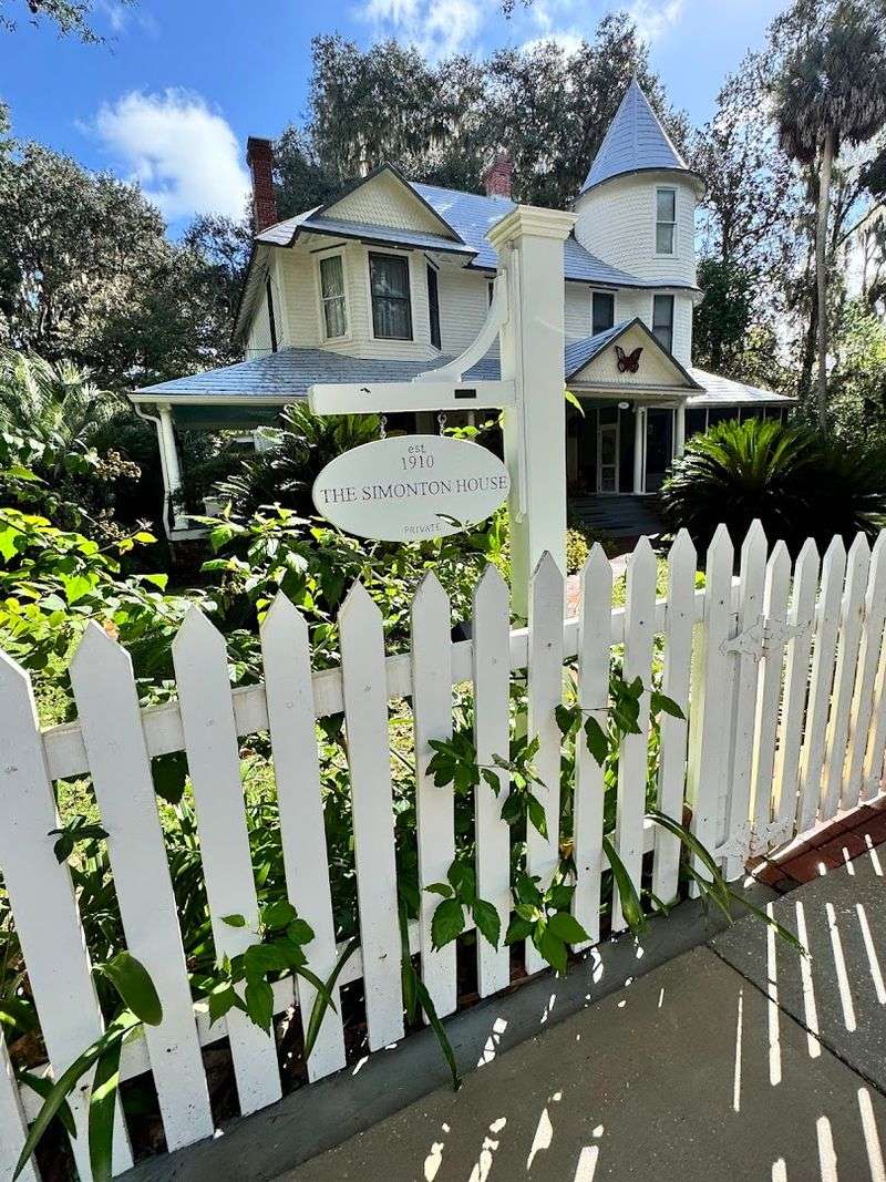 Mosswood Farmhouse Bakehouse: Coffee Worth the Drive