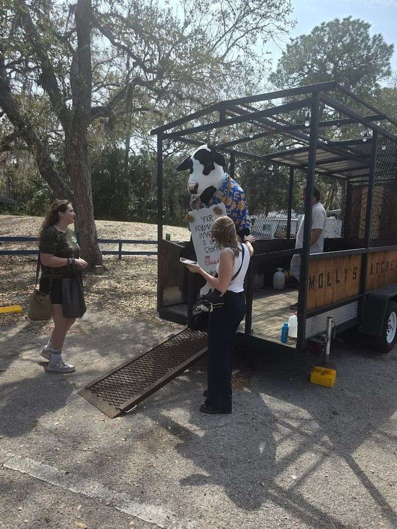 Live music, dancing, and people-watching do a lot of the heavy lifting