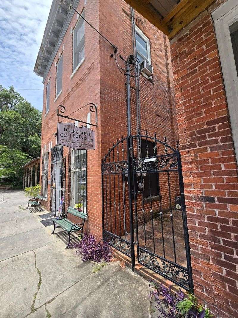 Where Old Florida Begins: The Heart of Cholokka Boulevard