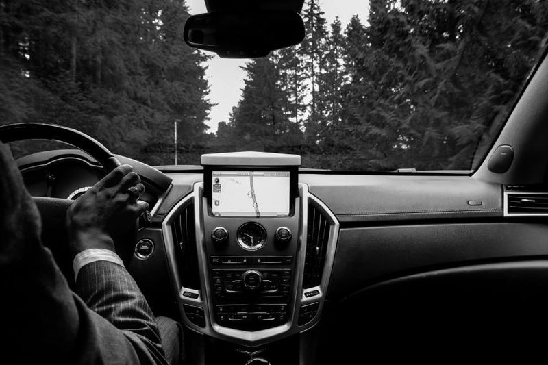 He always insists on driving, no matter whose car it is He always insists on driving, no matter whose car it is
