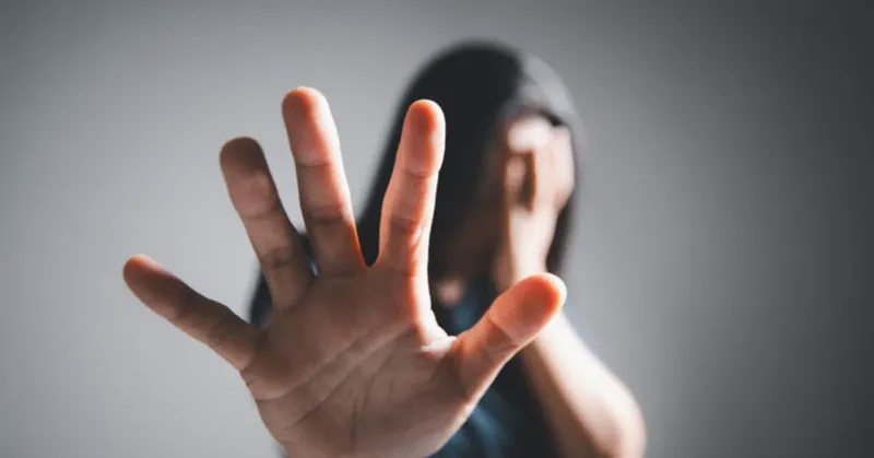 When contact becomes threatening, stop decoding and seek safety When contact becomes threatening, stop decoding and seek safety