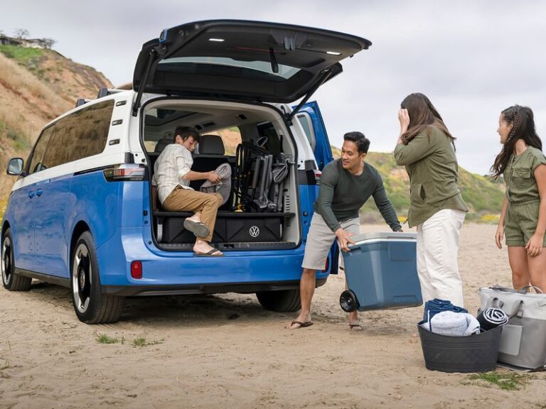 According to Psychologists: These 7 Passenger-Seat Rules a Narcissist Sets So You Never Drive Anywhere Without Him