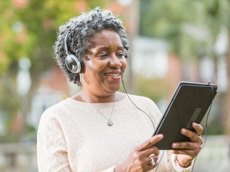 The Woman Who Lives Alone at 60 Isn’t Lonely – Here Are 9 Freedoms She Guards Fiercely